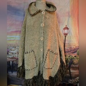 VINTAGE SWEATER CAPE